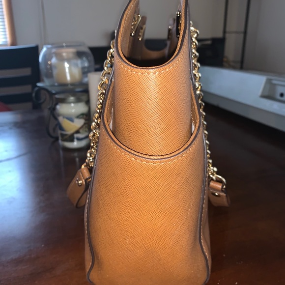 Medium Micheal Kors Leather Tote - Picture 4 of 4